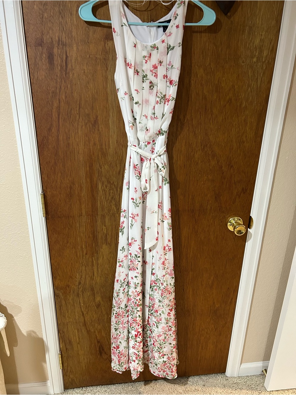 Sleeveless White Maxi Dress with Pink Floral Print and Waist Tie